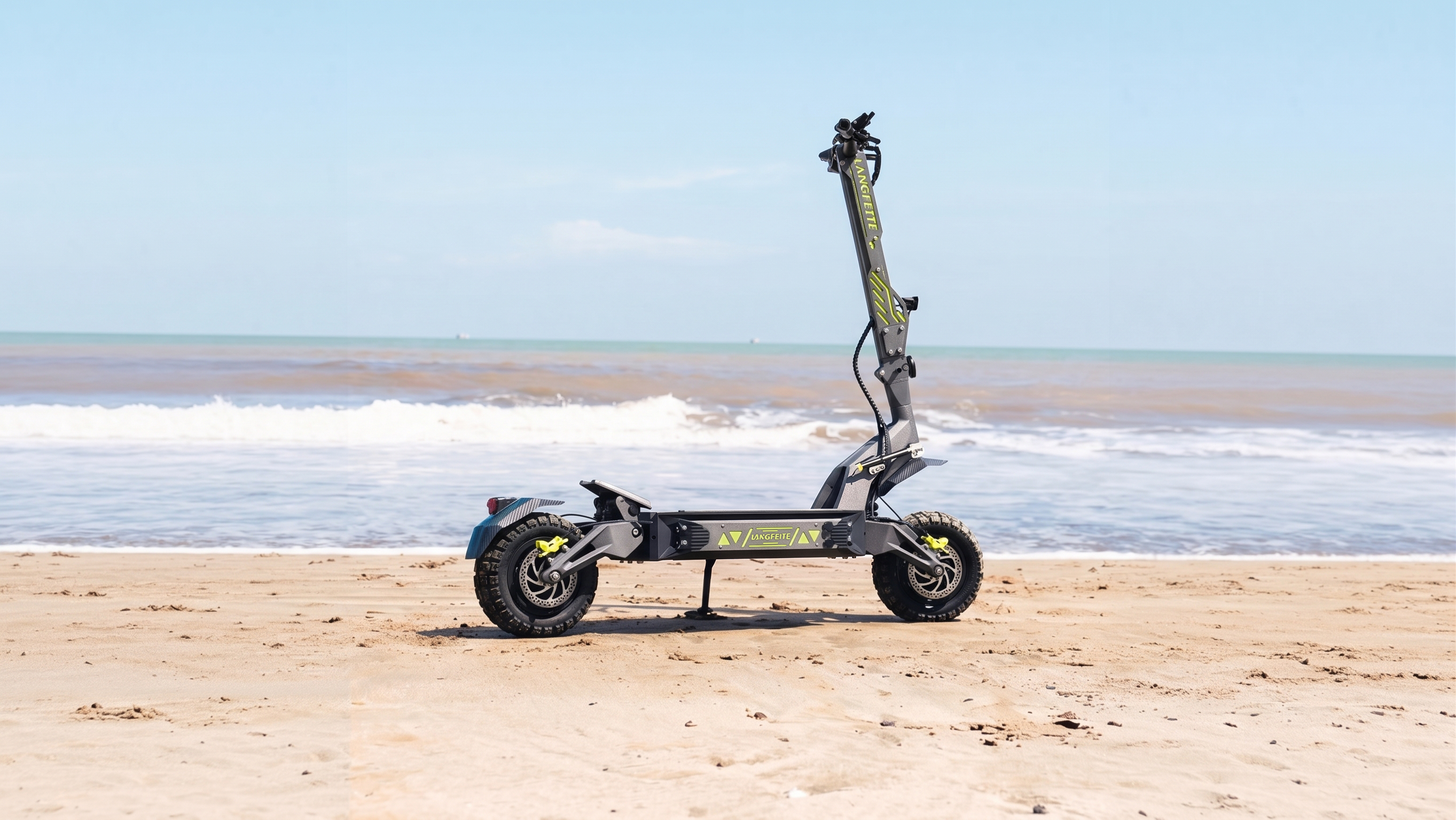 LANGFEITE four-wheel electric scooter overlooking desert terrain